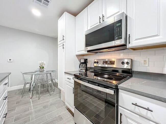 Building Photo - South Kirkman Road, Orlando, FL 32811 - 2 BR 2 BA condo