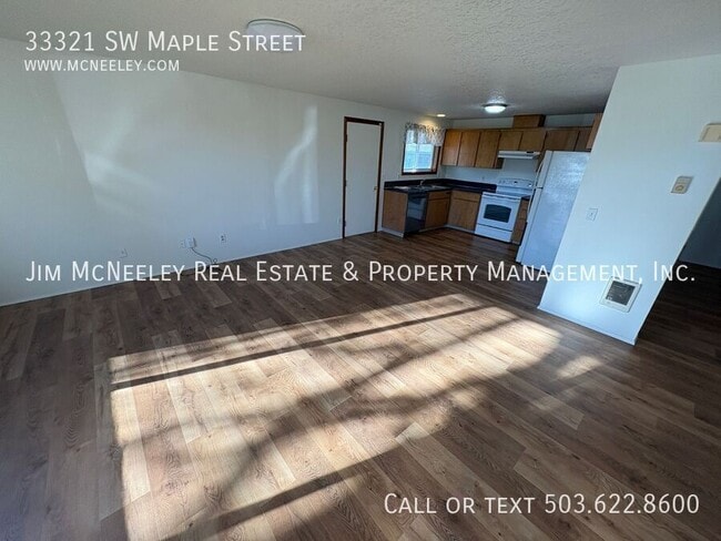 Building Photo - 33321 SW Maple St