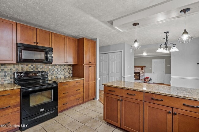 Building Photo - 215 Canterbury Rd