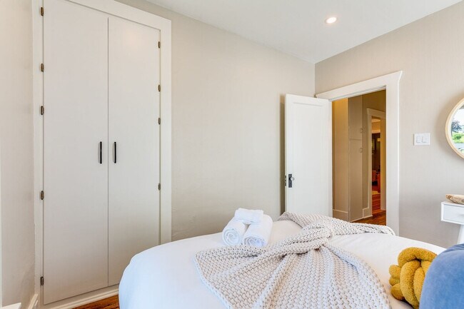 Building Photo - 1706 Warren Ave N