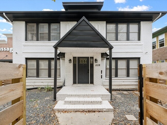 Building Photo - 1119 Waugh Dr