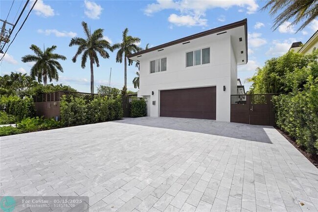 Building Photo - 325 Seven Isles Dr