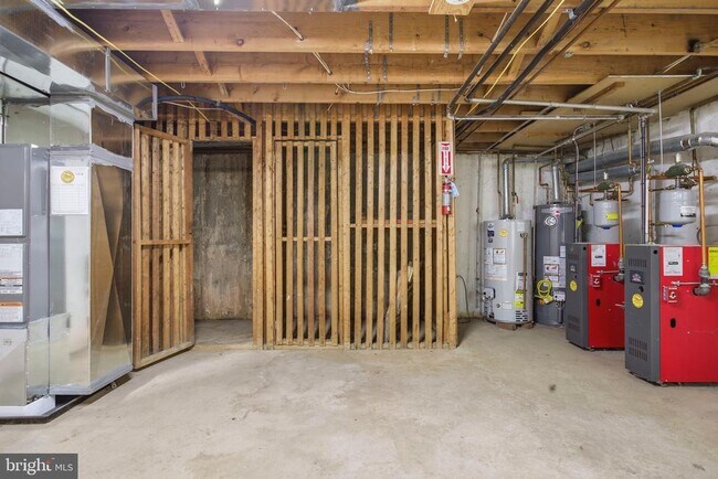 Building Photo - 63 Aston Ct