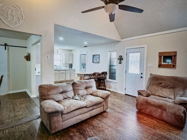 Building Photo - Country style living on the hill but withi...