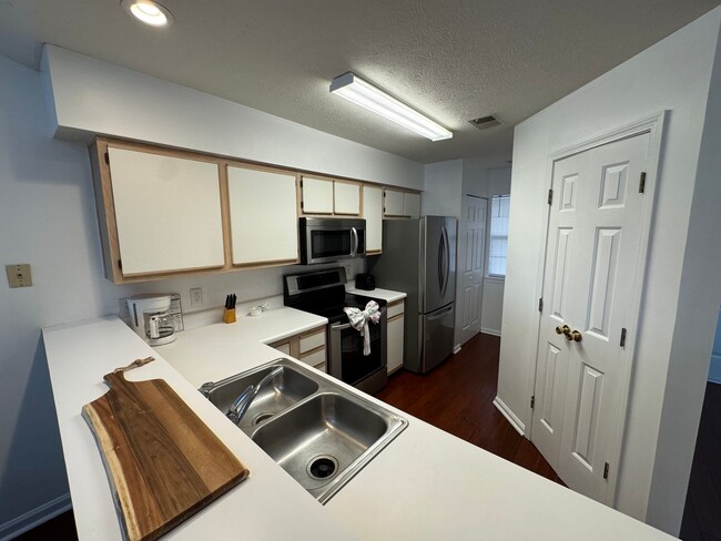 Building Photo - Myrtle Beach - 2 Bedroom / 2 Bathroom Furn...