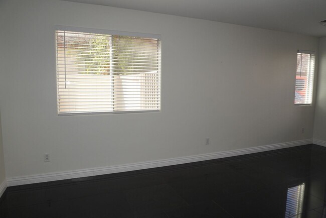 Building Photo - 4 Bedroom Home in Henderson NV!