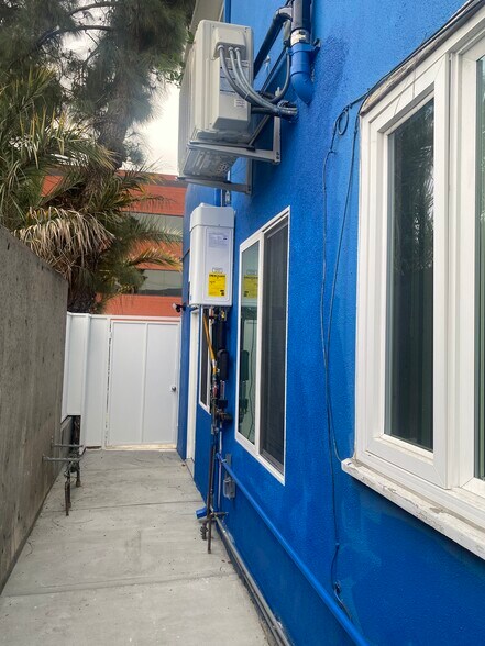 Building Photo - 405 W Broadway