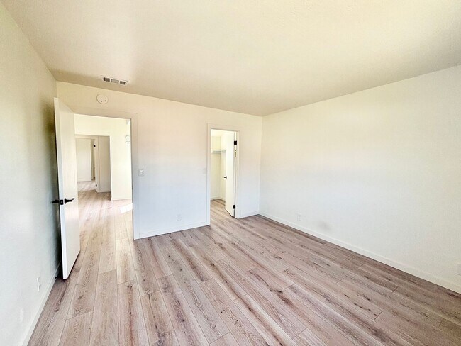 Building Photo - 437 Reed Way