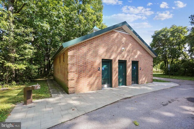 Building Photo - 13950 Estuary Dr