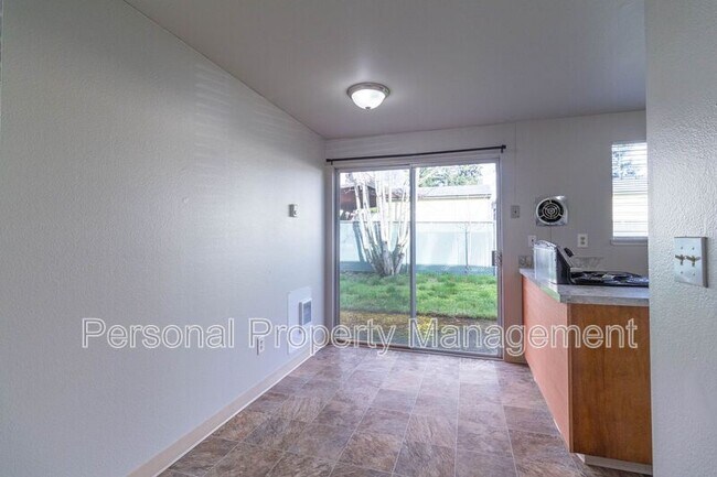 Building Photo - 506 E 34th St