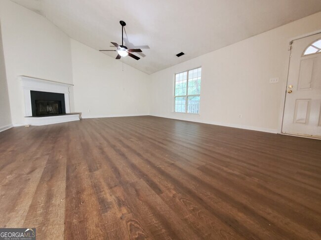 Building Photo - 217 Sweetgum Ln