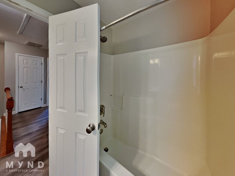 Building Photo - 4717 Sinclair Dr