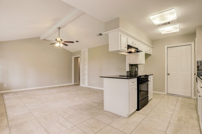 Building Photo - 6407 Crestside Dr