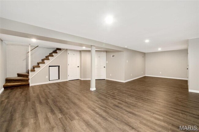 Building Photo - 9731 Twincrest Dr