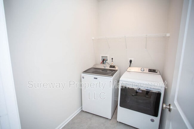 Building Photo - 13 Verona Ln