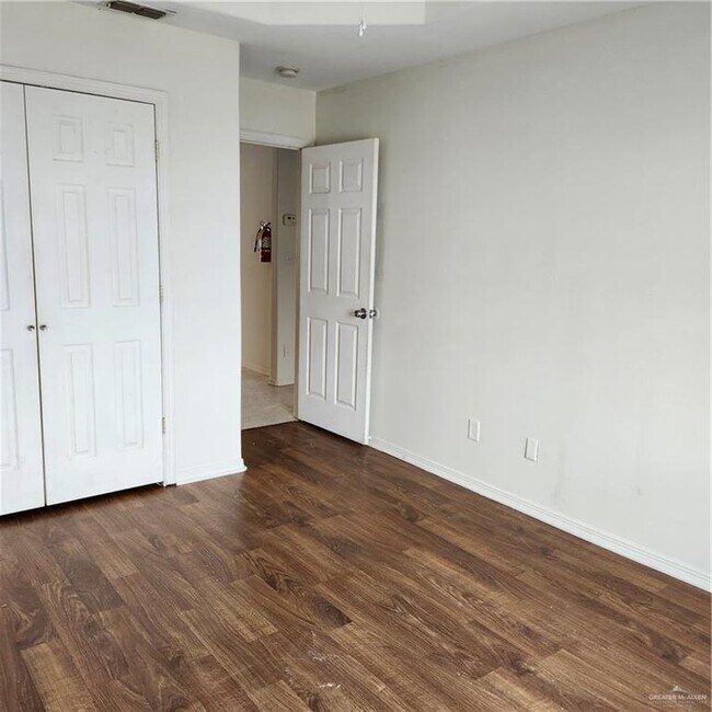 Building Photo - 8 Gastel Cir