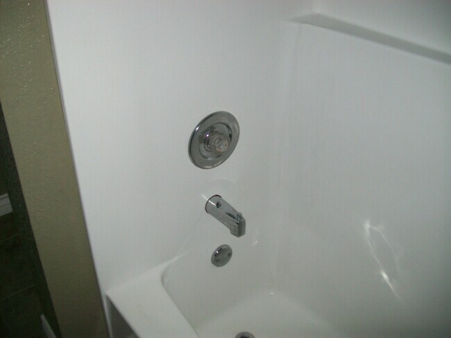 Building Photo - Large 2 Bed 2 Bath In Chula Vista