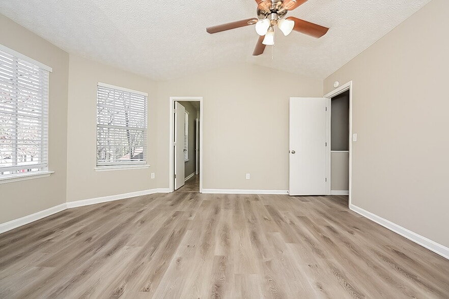 Building Photo - 245 Marcliff Ct