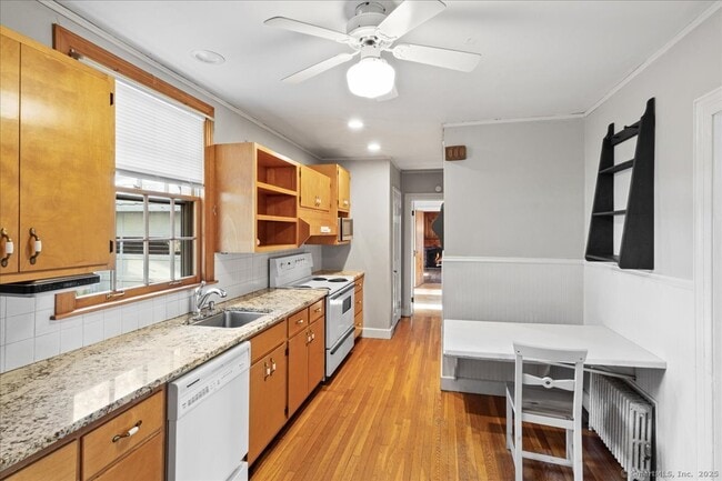 Building Photo - 8 Arlington Heights