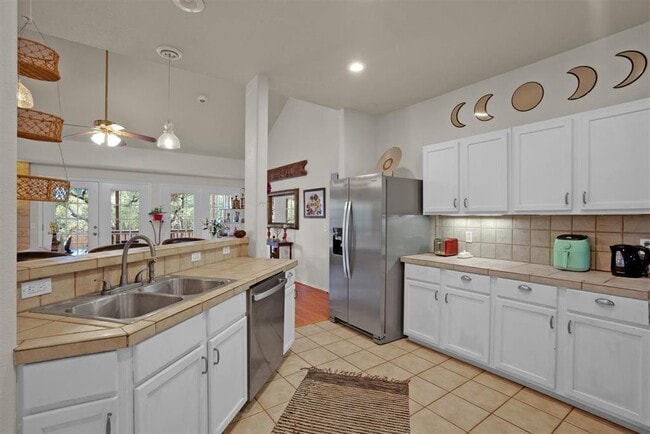 Building Photo - 29 Champions Cir