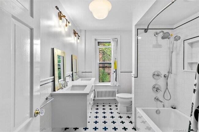 Building Photo - 20 Academy St