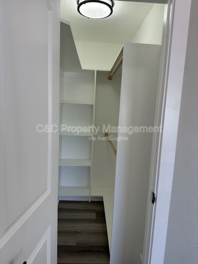 Building Photo - 1519 W 22nd Pl