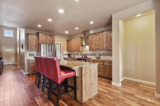Building Photo - Pet Friendly Home Near The Foothills!