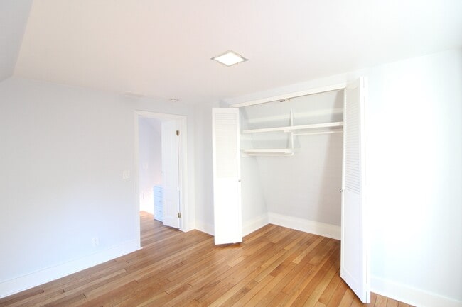 Building Photo - Dolores Heights: Sun-filled 1 Bedroom Home...