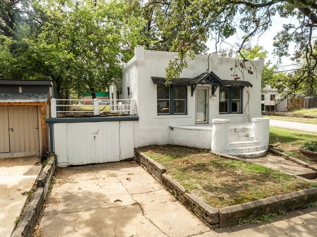 Building Photo - Freshly Updated 2 Bedroom House