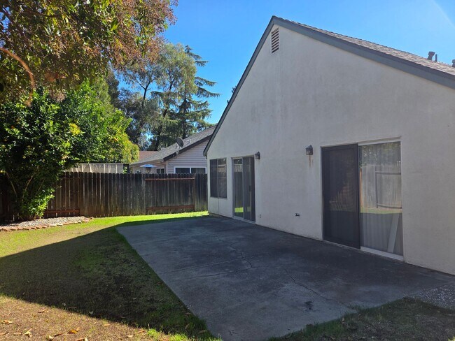 Building Photo - 203 Catalpa Ln