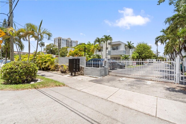 Building Photo - 3597 SW 17th St