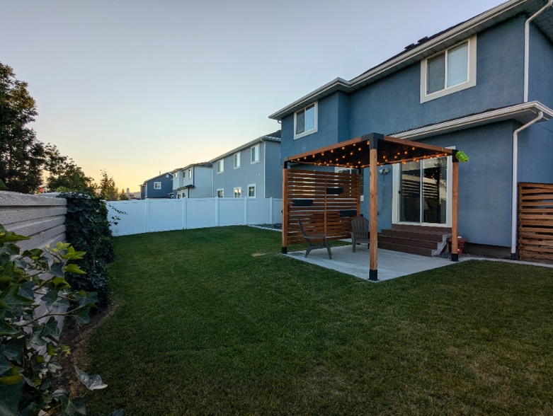 Building Photo - 62 E 425 N