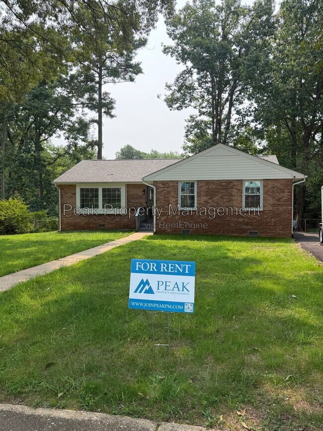 Building Photo - 2119 Woodmont Dr