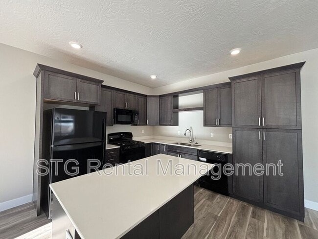 Building Photo - 1509 W Topaz Dr