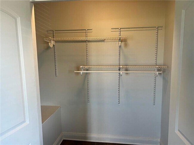 Building Photo - 3209 Golden Dr