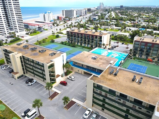 Building Photo - Updated 1 Bed 1 Bath Condo Across A1A from...