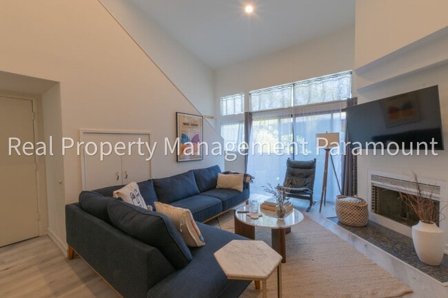 Building Photo - Spectacular 2 Bedroom, 2 Bath Condo with L...