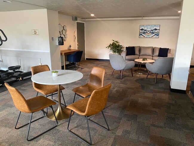 Building Photo - Remarkable 1 bedroom Condo in Governors Park