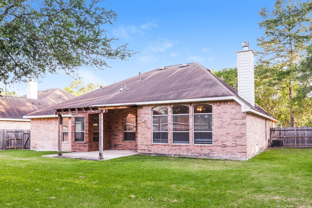 Building Photo - 20868 Bentwood Oaks Dr