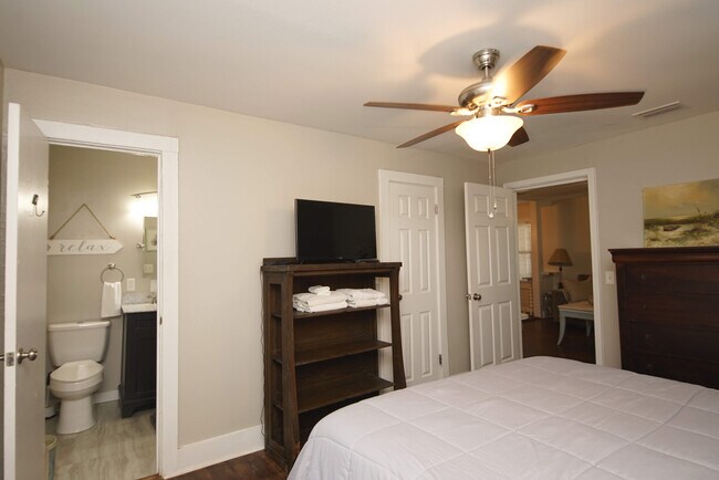 Building Photo - 37 Magnolia Ave SE