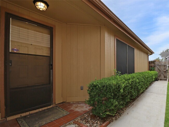 Building Photo - 3413 Benfield Dr