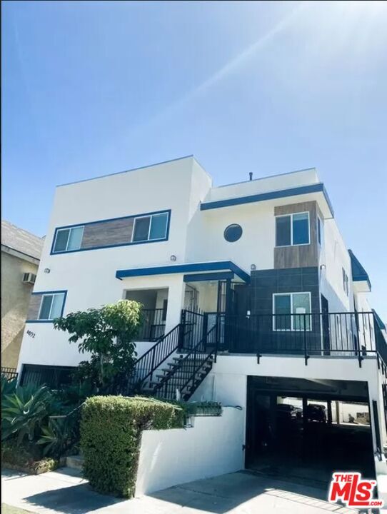 Building Photo - 4832 Rosewood Ave