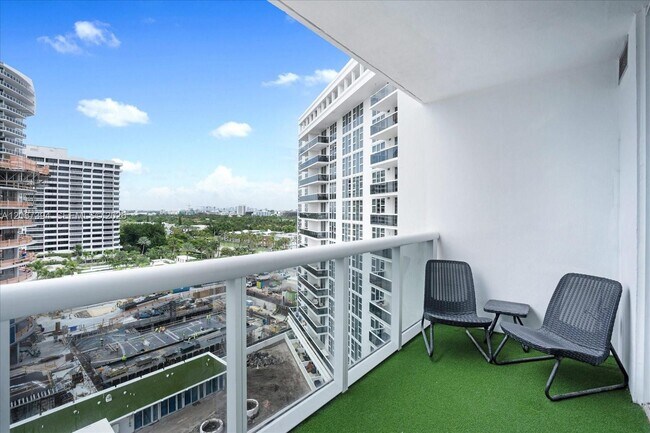 Building Photo - 10275 Collins Ave