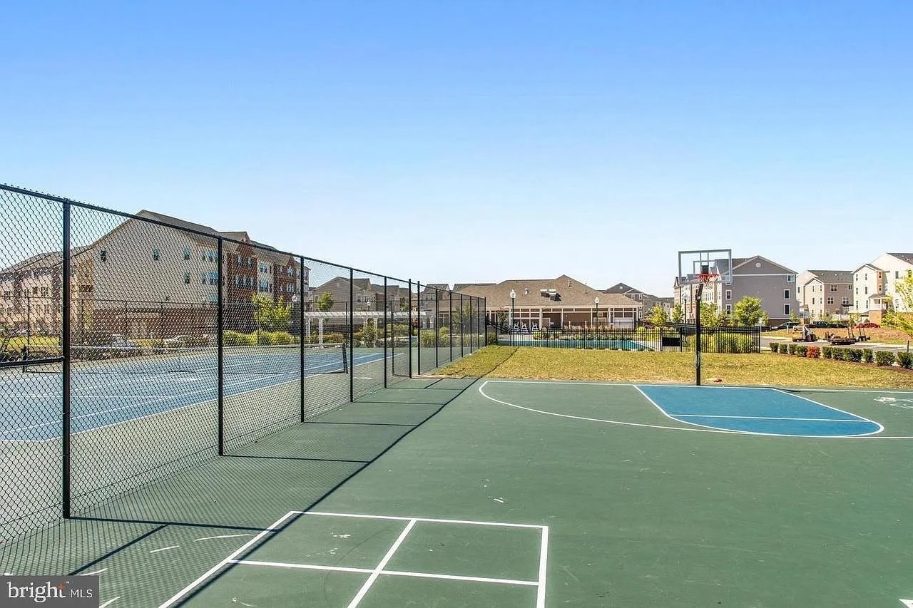 Building Photo - 5907 Leben Dr