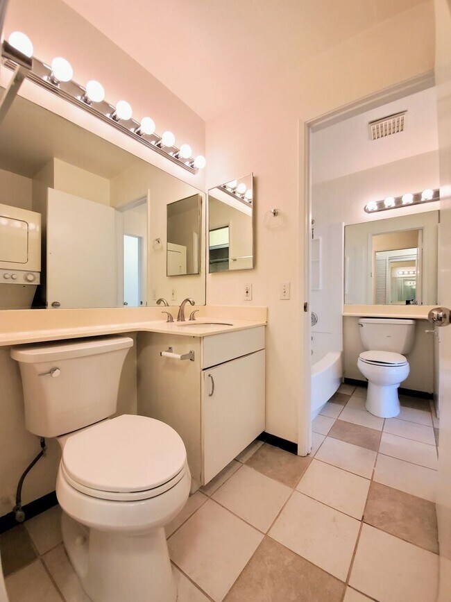 Building Photo - Now available, Fresh & Bright 2bd, 1.5ba 2nd Floor Corner-Unit located in the beautiful Palm Villas