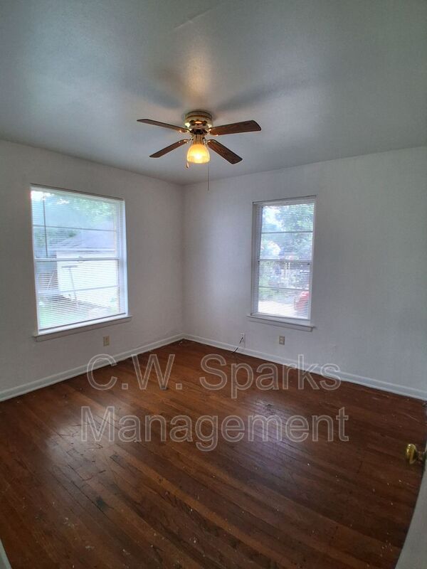 Building Photo - 3021 Avon St