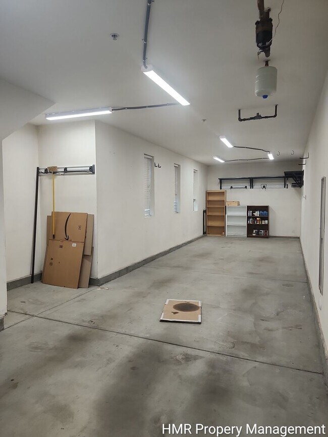Building Photo - 12377 Hollyhock Dr