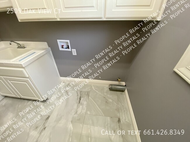 Building Photo - 2509 Oak View Ct