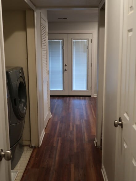 Building Photo - 504 Waters Cove Ct
