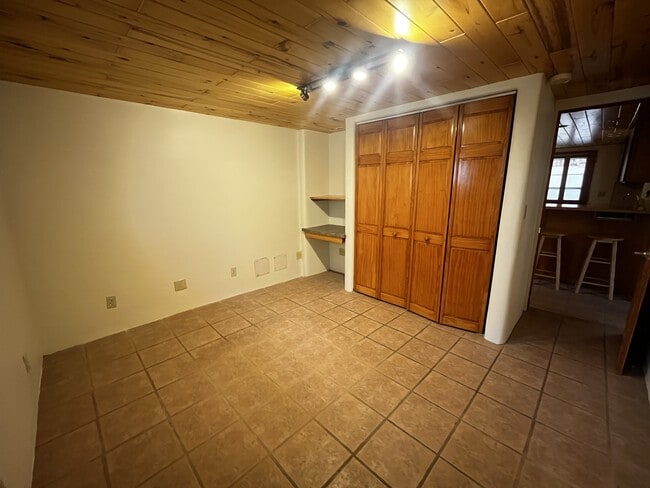 Building Photo - 409 Maria Ln